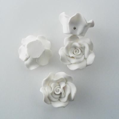 ROSE IMIT.FIMO 15x30MM BIANCO