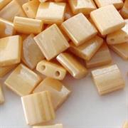 TILA MIYUKI 5x5x1,9MM BEIGE PASTA LUCIDO (82457)